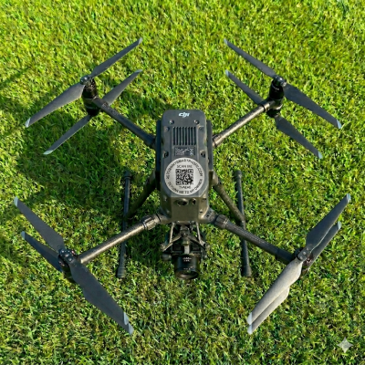 <p>Bescherm je waardevolle bezittingen tegen permanent verlies. Deze set premium, kras- en waterbestendige QR-stickers vormt het ultieme vangnet voor je smartphone, laptop, sleutels, drone of reisbagage. Geen batterijen die leeglopen, geen Bluetooth-beperkingen en absoluut geen maandelijks abonnement. Werkt wereldwijd en beschermt je privacy voor de volle 100%.</p>

<p>&nbsp;</p>

<p><meta charset="UTF-8" /><b>Formaat:</b>&nbsp;40 mm doorsnede,</p>

<p><b>eigenschappen:</b>watervast en UV-bestendig,</p>

<p><b>Materiaal sticker:</b>Vinyl, metallic-grijs, permanent hechtend, merk 3M</p>

<p><b>Beschermlaag:</b>mat laminaat(dit is een transparante extra beschermlaag)</p> #7